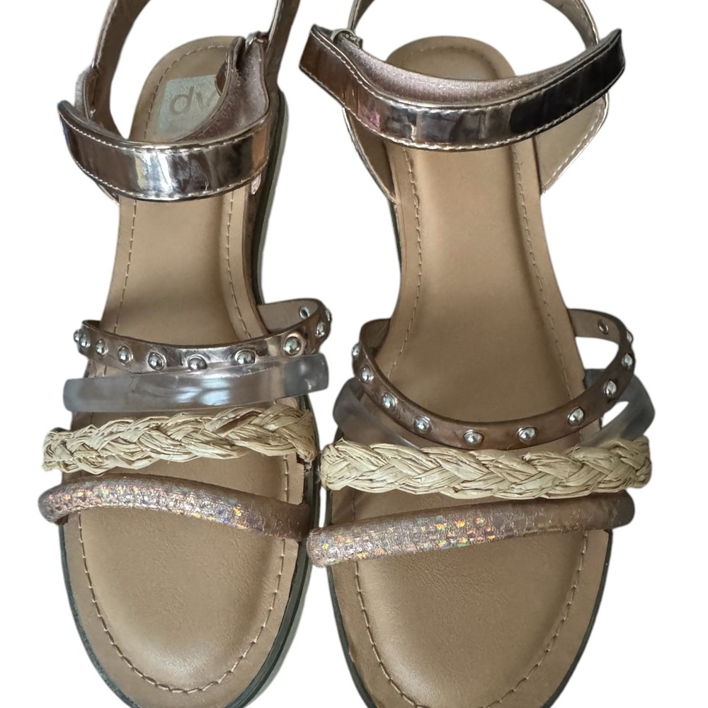 Stylish Women's Sandals in Gold and Tan